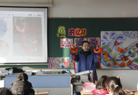 就爱带着孩子，  --------一起创意蹦擦擦！  尹莉老师