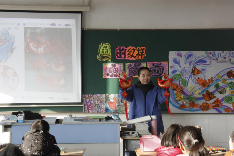 就爱带着孩子，  ——–一起创意蹦擦擦！  尹莉老师
